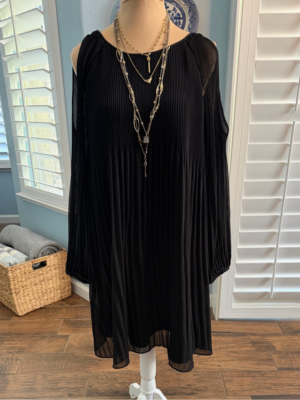 Sanctuary Black Pleated Cold-Shoulder Long-Sleeve Dress
